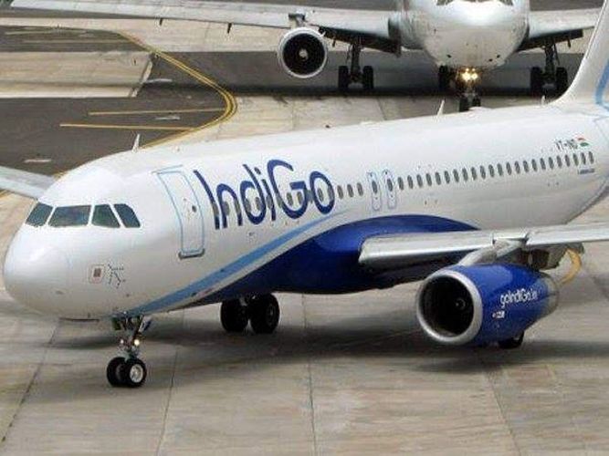The plane stucked in Nagpur due to technical problems | नागपुरात  विमानात तांत्रिक बिघाड, प्रवासी अडकले