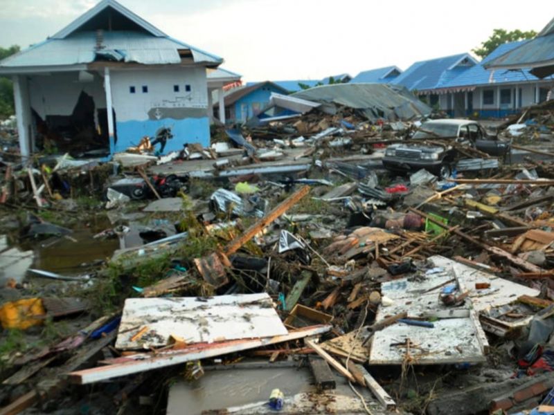 At least 832 dead in Indonesia quake-tsunami disaster: official (AFP) | इंडोनेशियात त्सुनामीने हाहाकार, 832 जणांचा मृत्यू