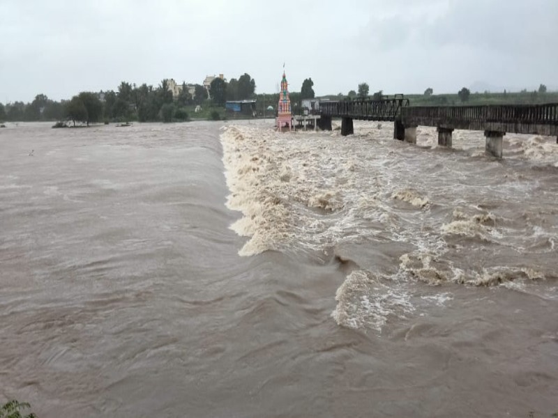 Flooding of Indrayani river in Dehu; Presence of heavy rains in Maval area | देहूतील इंद्रायणी नदीला महापूर; मावळ परिसरात जोरदार पावसाची हजेरी