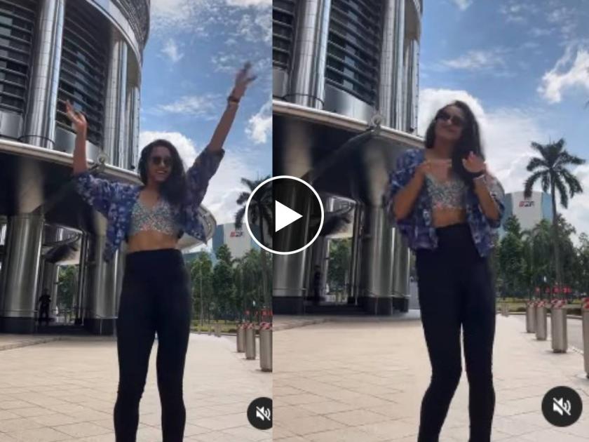 Watch : Two-time Olympic medalist PV Sindhu shared a video of her dancing to a remix of two trending songs   | PV Sindhu Dance : ऑलिम्पिक पदक विजेत्या पी व्ही सिंधूचा डान्स, सूर्यकुमार यादवसह अडीच लाख लोकांनी केलं लाईक्स, Video 