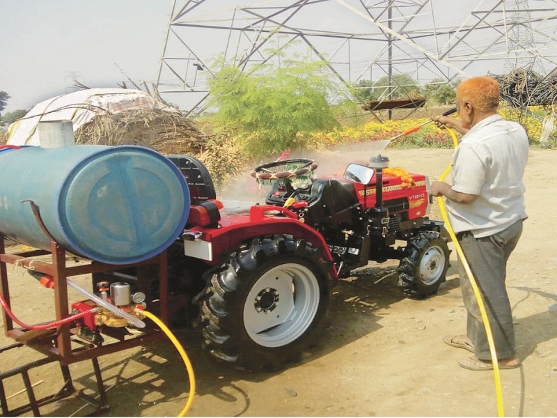 Grassroot Innovator: Sprayer machine made on tractor by farmer in Ardhapur taluka. | ग्रासरुट इनोव्हेटर : अर्धापूर तालुक्यातील शेतकऱ्याने ट्रॅक्टरवर बनविले फवारणी यंत्र 