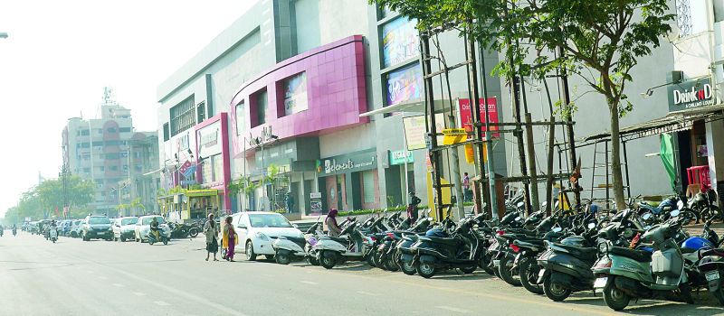 Inox Mall: Rs 36 crore tax evasion | आयनॉक्स मॉल : ३६ कोटी रुपये करचोरी