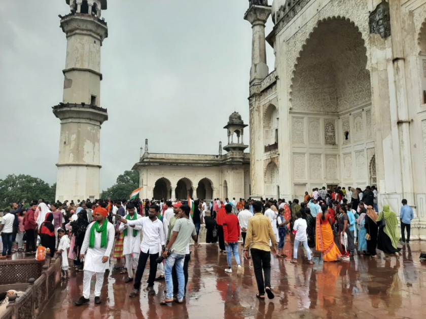 Tourism boom in rains; Tourist places become 'house full' on Independence Day in Aurangabad | चिंब पावसात पर्यटनाची धूम; स्वातंत्र्य दिनी पर्यटन राजधानी झाली 'हाऊस फुल'
