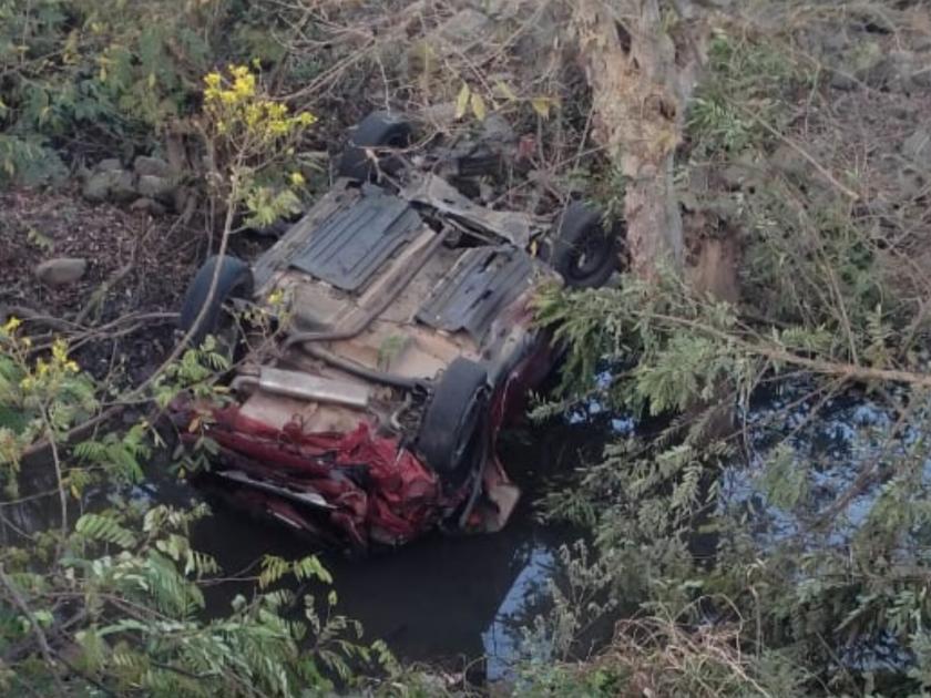 Jeep crashed while returning from birthday celebration; Death of 5 members of same family; 6 injured | वाढदिवस साजरा करुन परताना जीप पुलावरून कोसळली; एकाच कुटुंबातील ५ जणांचा मृत्यू