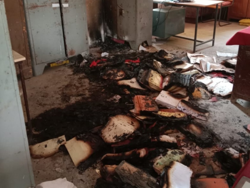 Khultabad panchayat committee office fire; All records of social welfare department burnt | खुलताबाद पंचायतसमिती कार्यालयात आग; समाजकल्याण विभागाचे सर्व रेकॉर्ड भस्मसात