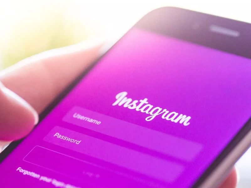 instagram to add new feature for users to post from multiple accounts at the same time | इन्स्टाग्रामने युजर्ससाठी आणलं 'हे' भन्नाट फीचर 