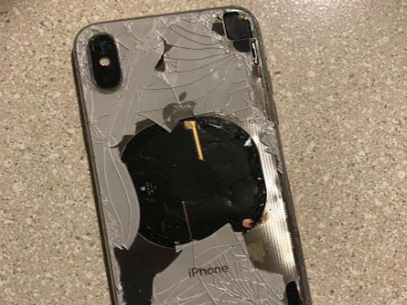 Shocking... IPhone X explode when Update iOS 12.1 | धक्कादायक! आयफोन X चा स्फोट; अपडेट केल्यानंतरची घटना