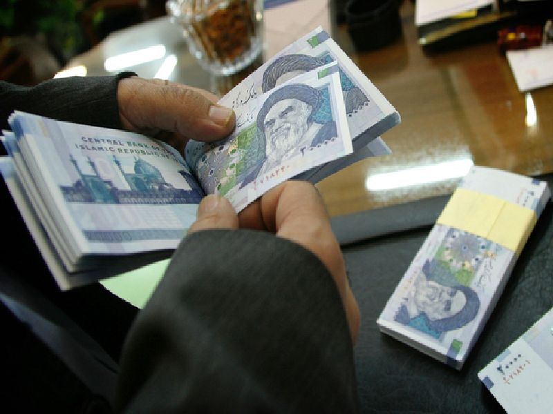 the restrictions of the US have caused Iran's currency to collapse | एक डॉलरच्या बदल्यात 1,00,000 रिआल, अमेरिकेच्या निर्बंधांमुळे इराणचे चलन कोसळले