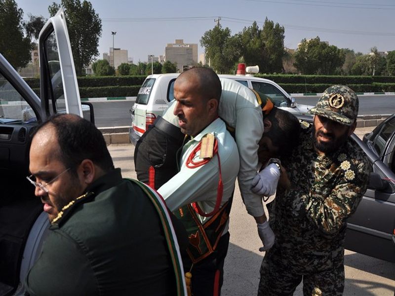 Iran military parade attacked by gunmen in Ahvaz | इराणमध्ये लष्कराच्या परेडवर हल्ला; 24 जणांचा मृत्यू
