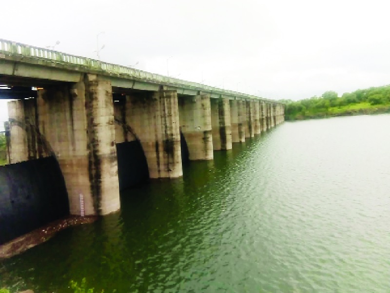 Ardapurkar's attention to Isapur water | इसापूरच्या पाण्याकडे अर्धापूरकरांचे लक्ष