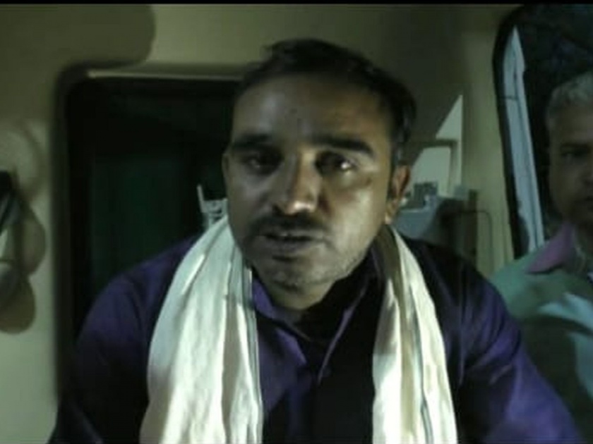 farmer makes suicide attempt in front of the minister of the state for home Dr Ranjit Patil at malkapur | तीन पिढ्यांपासून वीज कनेक्शन नाही; मलकापूरात गृह राज्यमंत्र्यांसमोर शेतकऱ्याचा आत्महत्येचा प्रयत्न