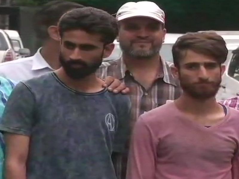 2 IS terrorists arrested from Red Fort, delhi | लाल किल्ल्याजवळून आयएसच्या 2 दहशतवाद्यांना अटक