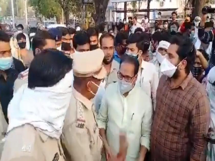 MPSC Students Protest against government Clashes Between BJP Anil Bonde and Police in Amravati | Video: माजी मंत्री पोलिसांना म्हणाले, "तुम्ही सरकारचे कुत्रे झाले", त्यावर अधिकाऱ्यानं दिलं प्रत्युत्तर