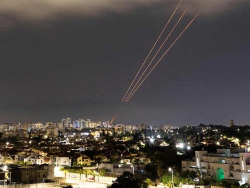 Iran attacks Israel ballistic missile drone attacks claims idf closes air space declares emergency and ready for everything war | इराणचा इस्रायलवर भीषण हल्ला; 100 ड्रोन्स, 200हून जास्त बॅलेस्टिक मिसाइल्सचा मारा