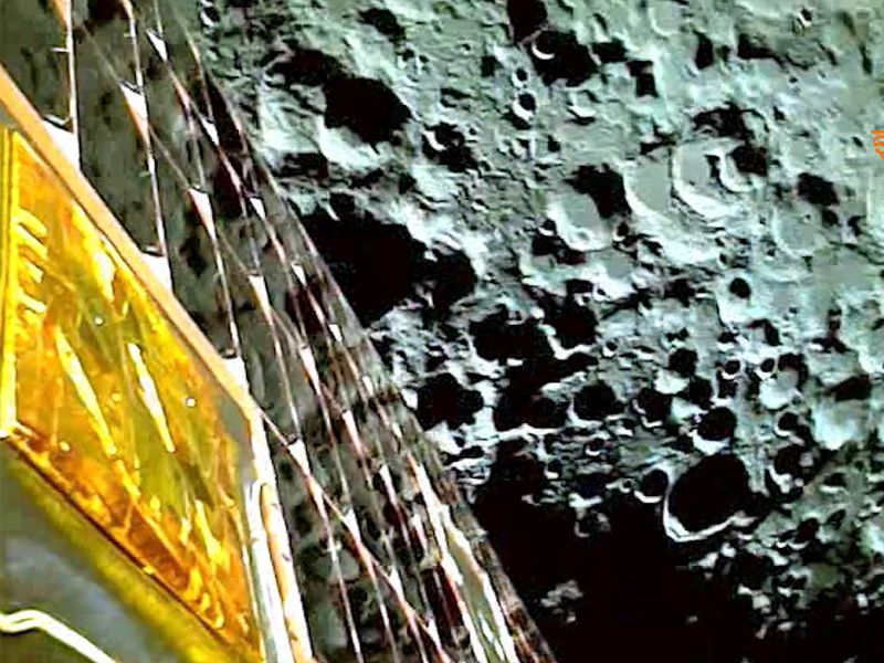 A total of 1.4 million craters on the Moon, the largest crater at 290 km; What is the real reason behind this?, lets know | चंद्रावर एकूण १४ लाख खड्डे, २९० किमीचा सर्वात मोठा खड्डा; यामागील नेमकं कारण काय?, पाहा!