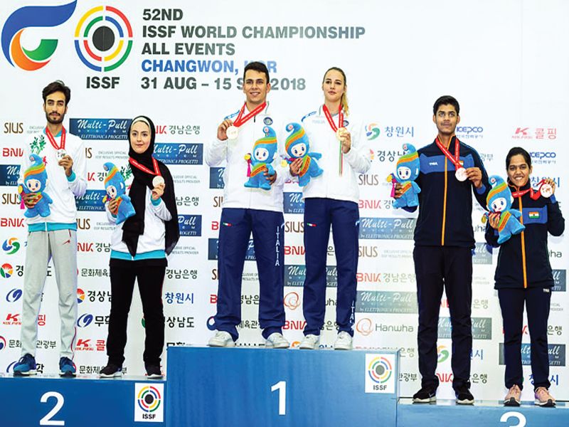 ISSF World Shooting Championship: India's bronze medal for junior junior team, junior men's medal gains | आयएसएसएफ विश्व नेमबाजी स्पर्धा : भारताच्या मिश्र ज्युनिअर संघाचे कांस्य, ज्युनिअर खेळाडूंची पदक कमाई कायम
