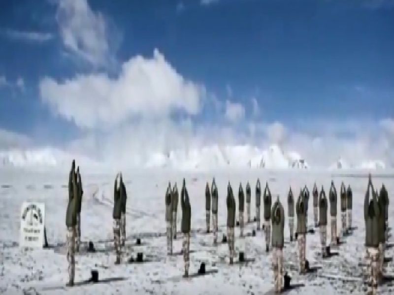 VIDEO: ITBP jawans perform Surya Namaskar in cold desert of Ladakh | VIDEO : आयटीबीपीच्या जवानांचा 18 हजार फुटांवर योग 