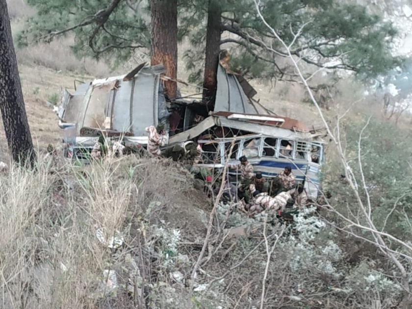 ITBP troops bus crashed in valley; One killed, 24 injured | आयटीबीपीच्या जवानांची बस दरीत कोसळली; एकाचा मृत्यू, 24 जखमी