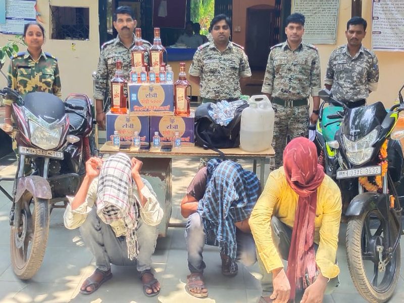 Two and a half lakh worth of goods seized including two-wheelers; Aarmory police action | दाेन दुचाकींसह अडीच लाखांचा मुद्देमाल जप्त; आरमाेरी पाेलिसांची कारवाई