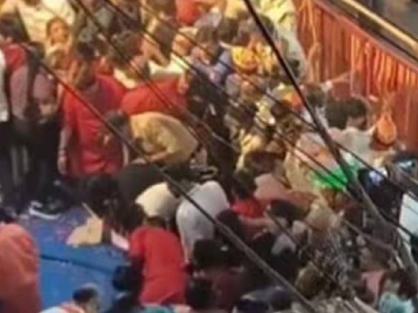 Stage collapsed at PM Modi's road 'show' in Jabalpur, many injured | जबलपूरमध्ये पीएम मोदींच्या रोड 'शो'मध्ये स्टेज कोसळलं, अनेकजण जखमी