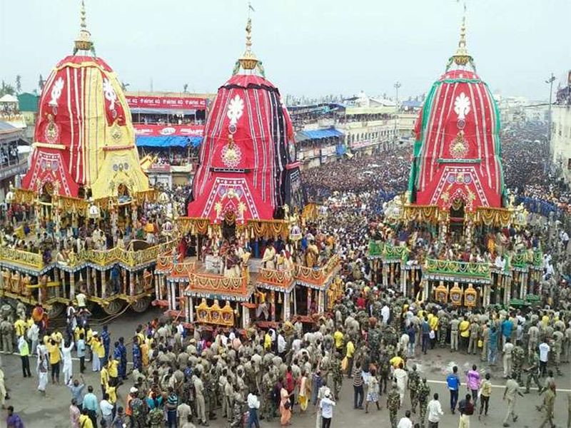 Jagannath rath yatre attendance of millions of devotees, devotees chase chariot for 2 kms | जगन्नाथांच्या रथयात्रेला लाखो भाविकांची हजेरी, भाविकांनी २ किलोमीटरपर्यंत रथ ओढला