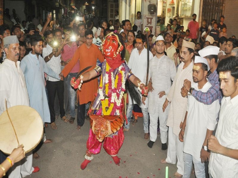 Jagadamba Devi avatar procession in Nandurbar | नंदुरबारात जगदंबा देवी अवतार मिरवणूक उत्साहात