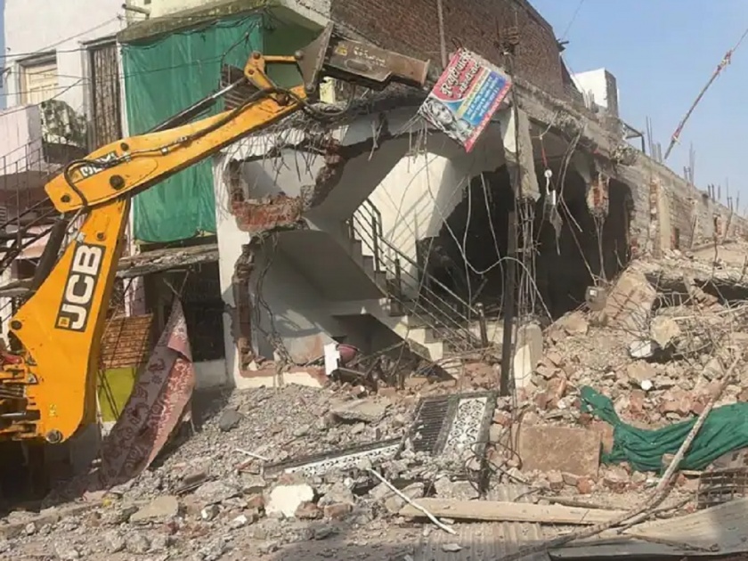 Jahangirpuri Demolition: Politics heats up on bulldozer action in Jahangirpuri, agitation in JNU-Jamia today | Jahangirpuri Demolition: जहांगीरपुरीतील बुलडोझर कारवाईवर राजकारण तापले, आज JNU-जामियामध्ये आंदोलन