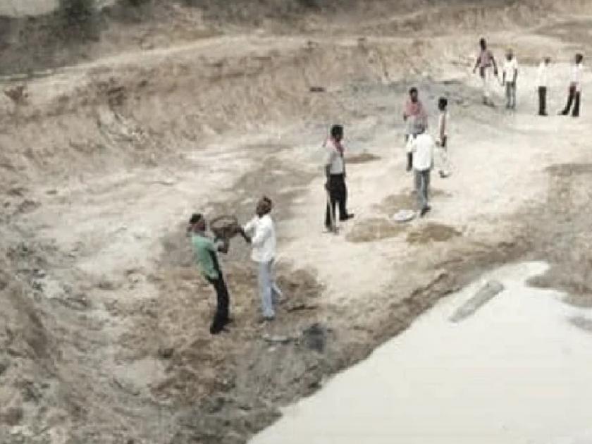 Investigate the water conservation works, Sindhudurg BJP district president Rajan Teli demand | "जलसंधारणच्या कामांची सखोल चौकशी करा, ठराविक ठेकेदारांची दादागिरी"