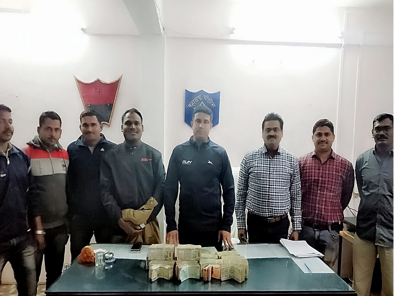 one arrest,who has taken 7 lakh rupees of 'hawala' in Jalna, | जालन्यात 'हवाला’चे ७ लाख रुपये घेवून जाणारा जेरबंद