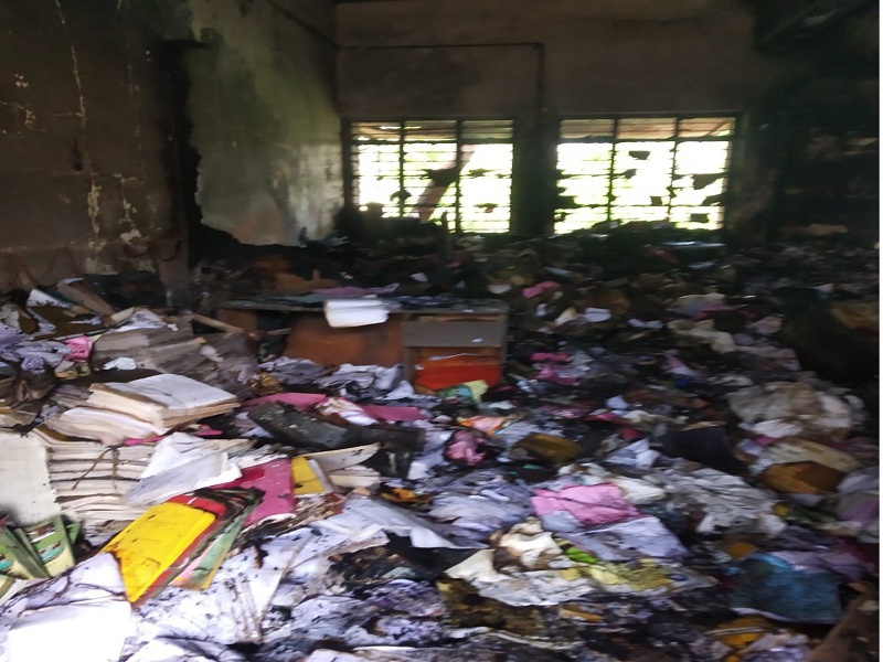 Fire at Badnapur tehsil office; Documents from the election department were burnt | बदनापूर तहसील कार्यालयात आग; निवडणूक विभागातील कागदपत्रे जळाली