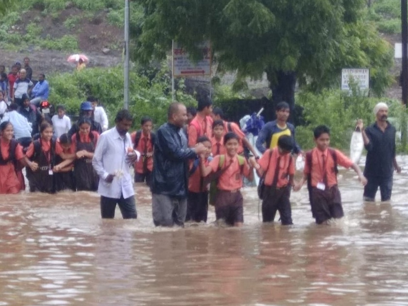 Heavy rain triggers 'waterlogging' in Jalgaon | जोरदार पावसामुळे जळगाव झाले ‘जलमय’ 