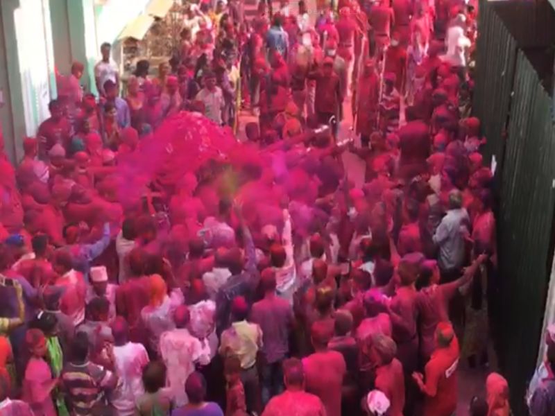 Thousands of devotees crowded in the famous Gullotsav crowds of Jambawali | जांबावलीतील प्रसिद्ध गुलालोत्सव उदंड गर्दीत संपन्न, हजारो भाविकांची गर्दी 