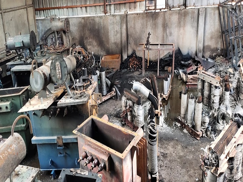 Fire at transformer shop in Jamkhed; Loss of Rs 35 lakh | जामखेडमध्ये ट्रान्सफॉर्मरच्या दुकानाला आग; ३५ लाखाचे नुकसान