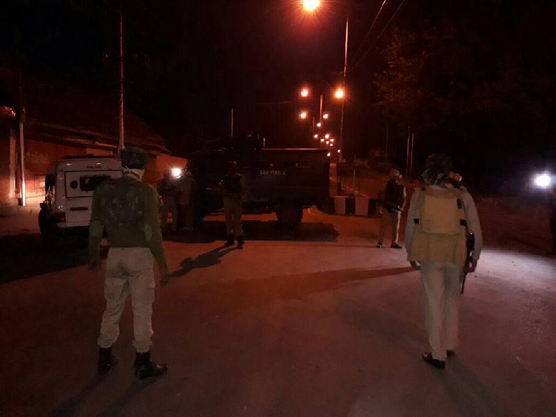 A terrorist attack on a BSF camp near Srinagar airport, an attack on terrorists | श्रीनगरमध्ये BSF कॅम्पवर दहशतवादी हल्ला, तीन दहशतवाद्याचा खात्मा, जैश-ए-मोहम्मदनं स्वीकारली जबाबदारी
