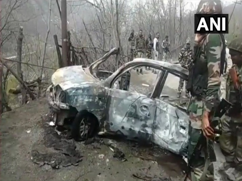 Jammu & Kashmir: A blast has occurred in a car in Banihal, Ramban | जम्मू-काश्मीरमध्ये पुलवामासारख्या हल्ल्याचा प्रयत्न? CRPFच्या ताफ्याला कारची धडक
