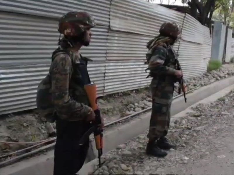 cordon and search operation by army crpf and police underways in pulwama district of jammu kashmir | Jammu Kashmir: पुलवामात सर्च ऑपरेशन सुरू; 20 गावांमध्ये दहशतवादी लपल्याची शक्यता