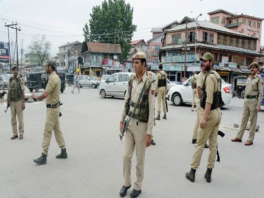 Over 400 Jammu And Kashmir Politicians Get Back Security After Complaints | जम्मू-काश्मीरमध्ये 400हून अधिक नेत्यांना सुरक्षा पुरवण्याचा निर्णय