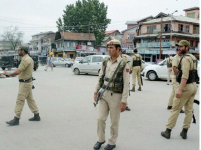 4 Policemen Killed In Terror Attack In Jammu and Kashmir's Shopian | जम्मू-काश्मीरमध्ये दहशतवादी हल्ला, चार पोलीस शहीद