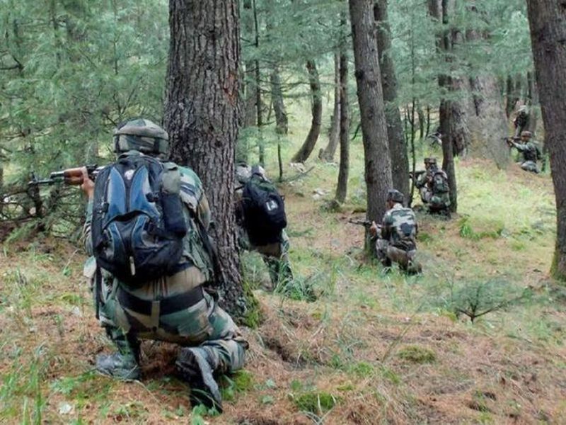 Encounter between terrorists & security forces is underway in Kulgam's Chowgam. 3 terrorists have been killed so far. | Jammu Kashmir : कुलगाम सेक्टरमध्ये पाच दहशतवाद्यांचा खात्मा