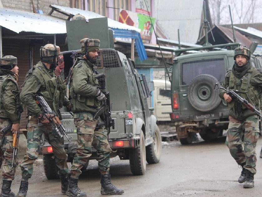 Jammu Kashmir: Terrorists surrender after hearing parents' voices; Watch the video of the encounter | Jammu Kashmir: आई-वडिलांचा आवाज ऐकताच दहशतवाद्यांनी केलं आत्मसमर्पण; पहा चकमकीचा व्हिडिओ...
