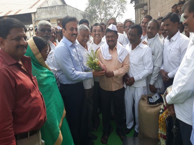 farmer relief, Water conservation minister Girish Mahajan | ज्वारी,मका खरेदीमुळे शेतकऱ्यांना दिलासा - जलसंपदा मंत्री गिरीश महाजन