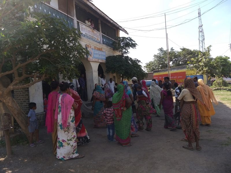 Against the Jamthi Gram Panchayat, the Women's Front Against the Water | जामठी ग्राम पंचायतीवर महिलांचा पाण्यासाठी पुन्हा मोर्चा