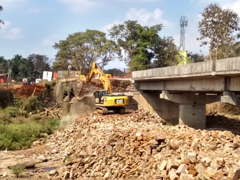 Mumbai-Goa highway | पूल झाला जमीनदोस्त : मुंबई-गोवा महामार्गाच्या जानवली पुलाच्या उरल्या फक्त आठवणी