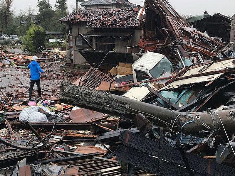 One person dead as Typhoon Hagibis bears down on Japan | जपानला 'हगीबिस' चक्रीवादळाचा तडाखा; 73 लाख नागरिकांचे सुरक्षितस्थळी स्थलांतर  