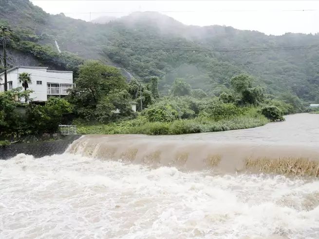 heavy rain in Japan; More than 10 lakh people will have to leave the house | जपानमध्ये अतिवृष्टी; 10 लाखांपेक्षा जास्त लोकांना घर सोडावे लागणार