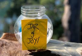 DIY : lock down time - make your special momory jar, happy jar for good things. | खरंच !! आनंद बरणीत भरून, साठवून ठेवता येतो ! पटकन आणा तुमची बरणी 