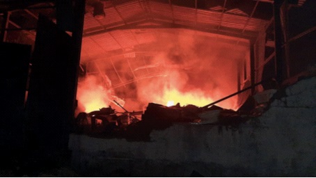 Massive explosion at Jasnava Chemical Company early Thursday morning; 2 killed, 8 injured | जसनव्हा केमिकल कंपनीत गुरूवारी पहाटे भीषण स्फोट; २ जण ठार, ८ जखमी