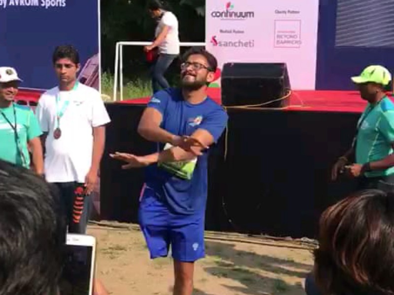 He ran 10 kilometer on one foot ... read the inspirational story of the young man of Pune | एका पायावर तो पळाला १० किलोमीटर...पुण्यातल्या तरुणाची प्रेरणादायी कहाणी नक्की वाचा 