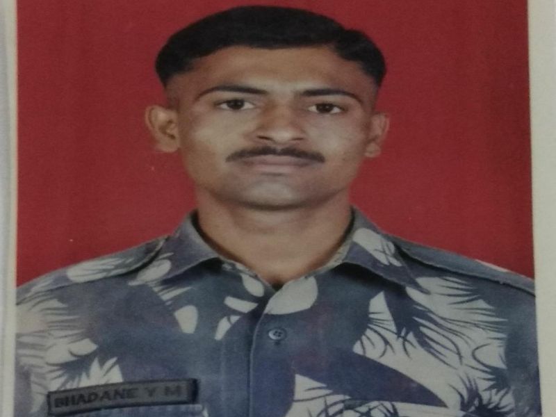 Army Jawan From Maharashtra martyr In Pak Firing In Jammu And Kashmir | कुरापती पाकिस्तानच्या गोळीबारात धुळ्याचे जवान योगेश भदाणे शहीद