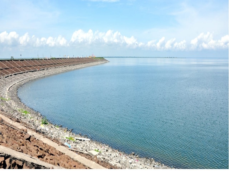 Although the inflow from the upper dam decreased, Jayakwadi Dam reached 80 per cent level | उर्ध्व भागातील धरणातून येणारी आवक घटली, तरी जायकवाडीने ८० टक्के पातळी गाठली